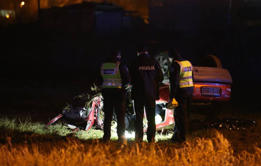 Sletio s ceste i prevrnuo se na krov, vozač poginuo na mjestu
