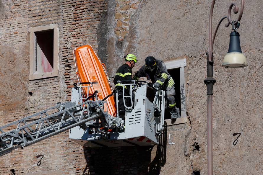 Part of Torre dei Conti tower collapses in Rome