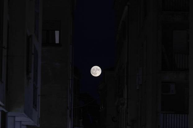 Zadar: Pun mjesec nad Kalelargom