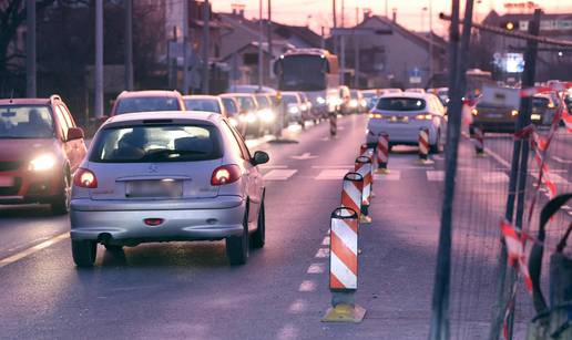 VIDEO Pogledajte jutarnji kaos u Zagrebu: Gužva od Sesveta do Branimirove. Čuvajte živce...