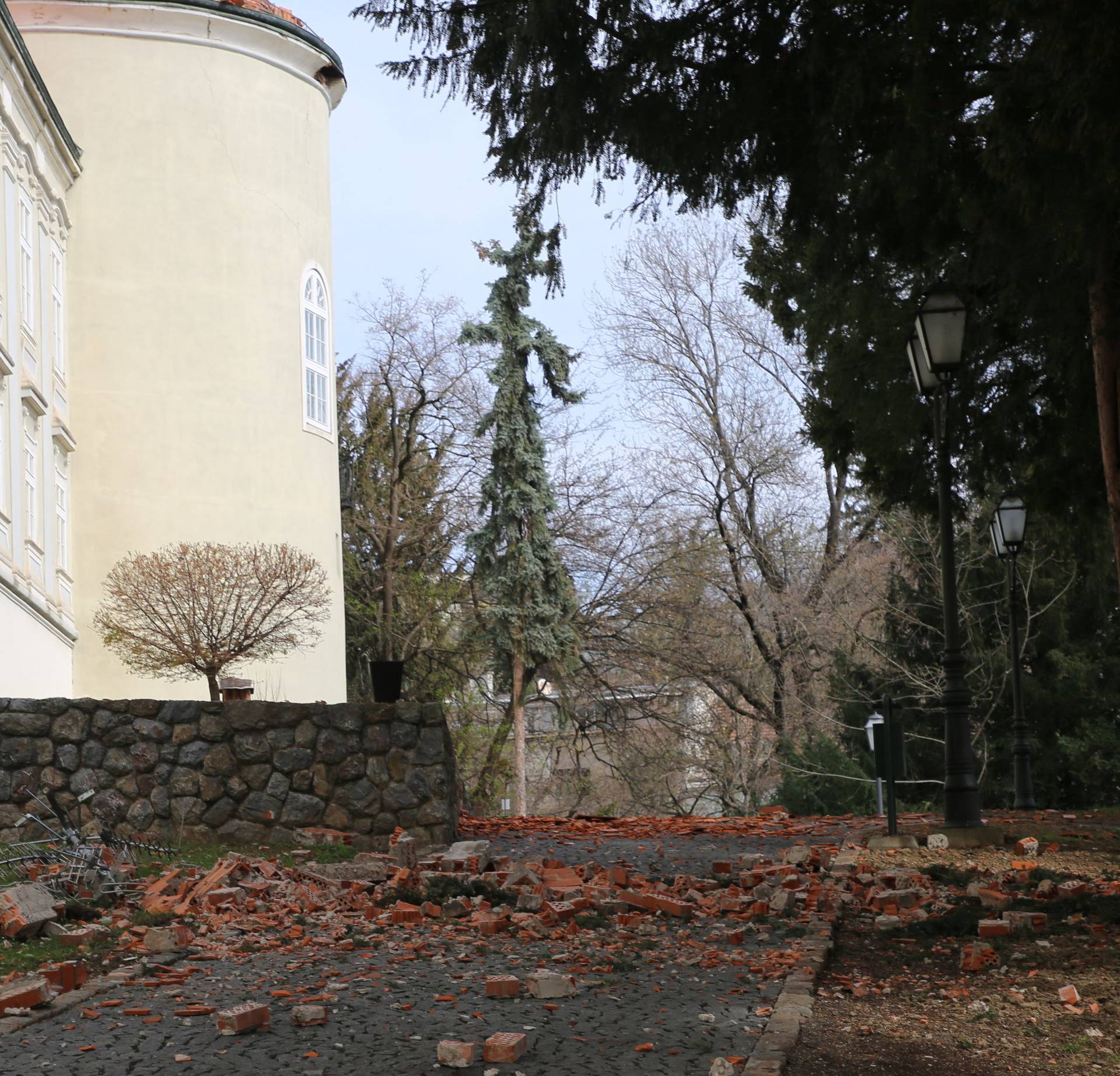 Biskupija objavila fotografije uništenja katedrale i dvora