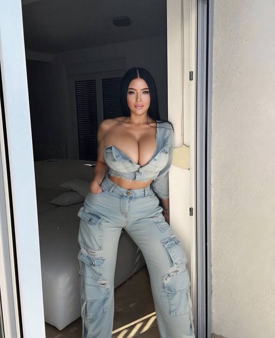 Claudia u uskom ski odijelu pokazala više od snježnih vještina: Imala i nezgodu