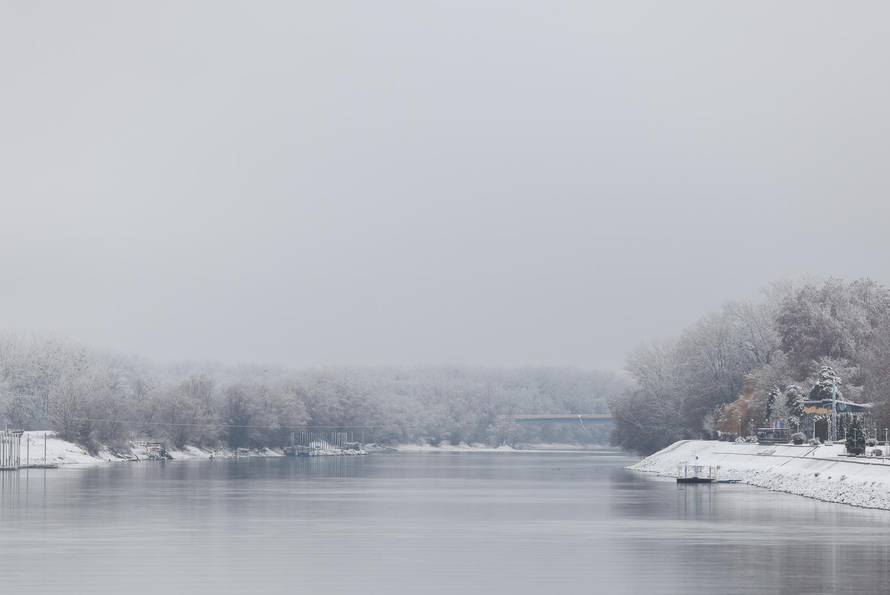 Snježni pokrivač je zabijelio je Osijek