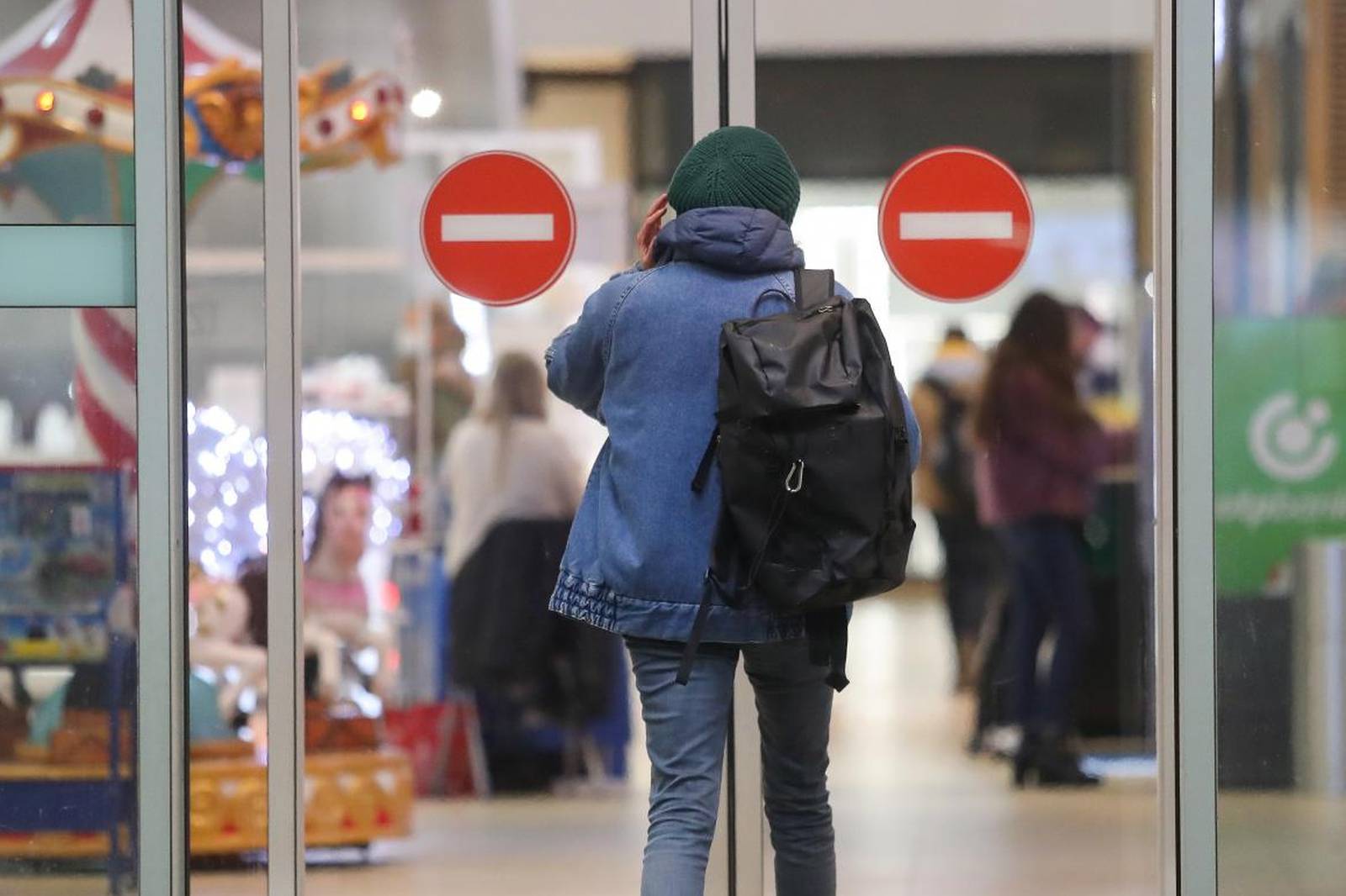 Gužve ispred zagrebačkih trgovačkih centara zbog Black Fridayja