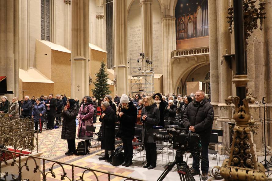 FOTO Prva zornica u obnovljenoj Zagrebačkoj katedrali