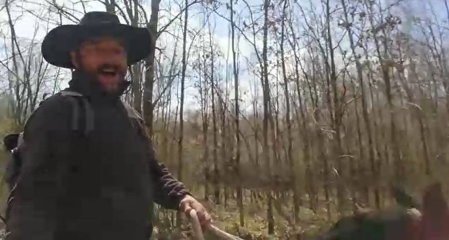 Dušan Bućan je 'pobjegao' na farmu i pjevao o korona virusu