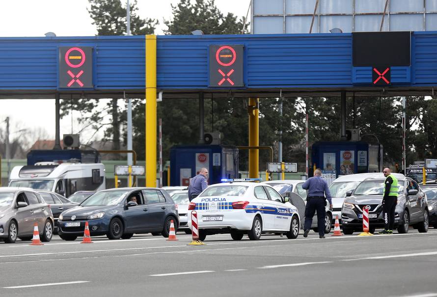 Krijumčario je kombi pun ljudi, zabio se u blokadu na Lučkom