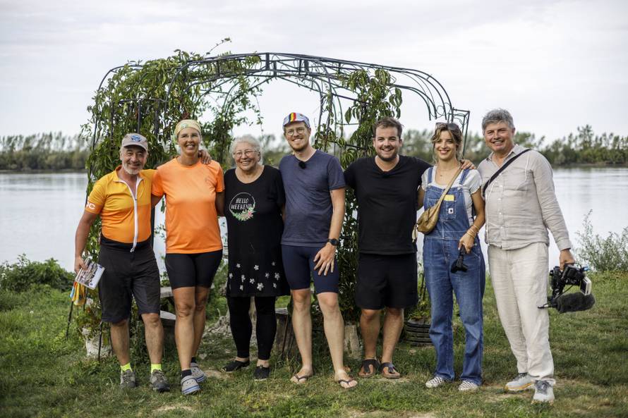 Turčin koji je prehodao Camino sada biciklira od Beča do Istanbula, na putu je stao kod naše Dinke u Šarengradu