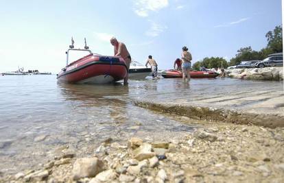 Dubrovnik: Ukrao gumeni čamac, šteta 146.000 kn
