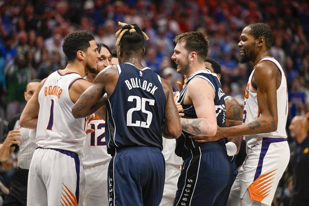 NBA: Phoenix Suns at Dallas Mavericks