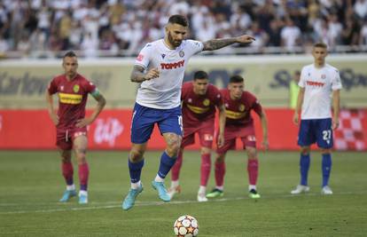 Hajduk u kaotičnoj utakmici iz dva penala okrenuo Istru pa ostao u utrci za naslov prvaka