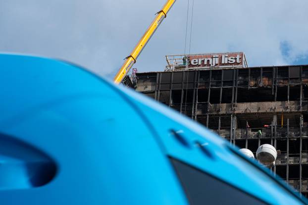 Zagreb: Uklanjanje natpisa Večernji list sa zgrade Vjesnika 