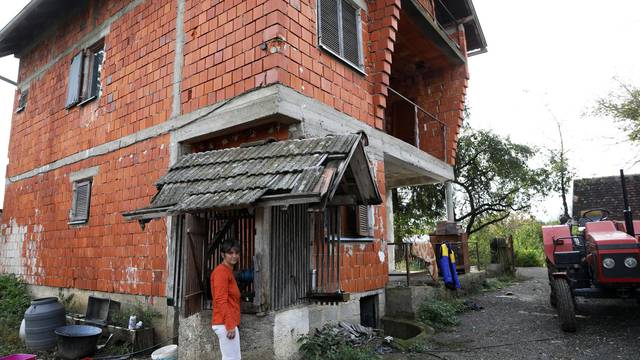 Glina: Majka četvero djece zbog papirologije ne može sagraditi novu kuću