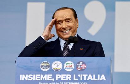 Berlusconijevi liječnici: Zdravlje mu se postupno poboljšava
