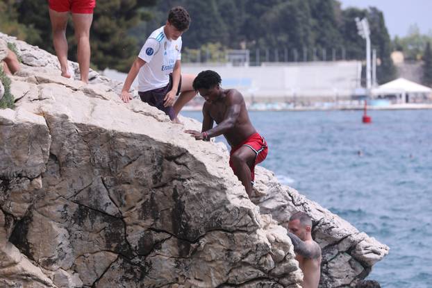 Split: Najpopularniji svjetski streamer IShowSpeed skakao je u more na splitskoj plaži Ježinac