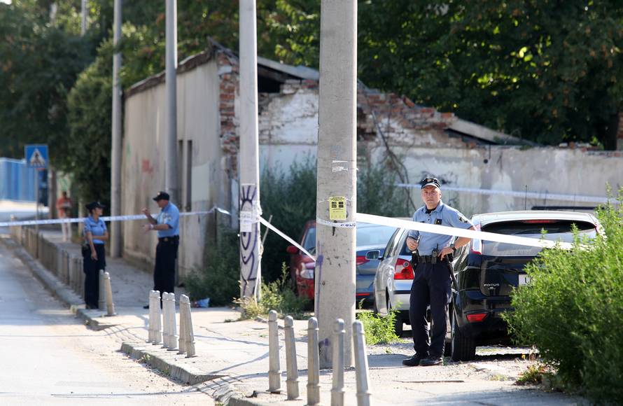 Bomba ispred kafića: Krhotine su pogodile slučajnu prolaznicu