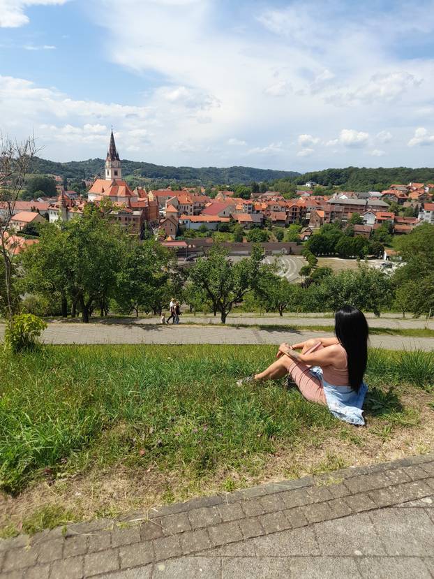 Čak sedam puta tražila ljubav: Rekorderku iz 'Ljubav je na selu' danas mnogi ne bi prepoznali