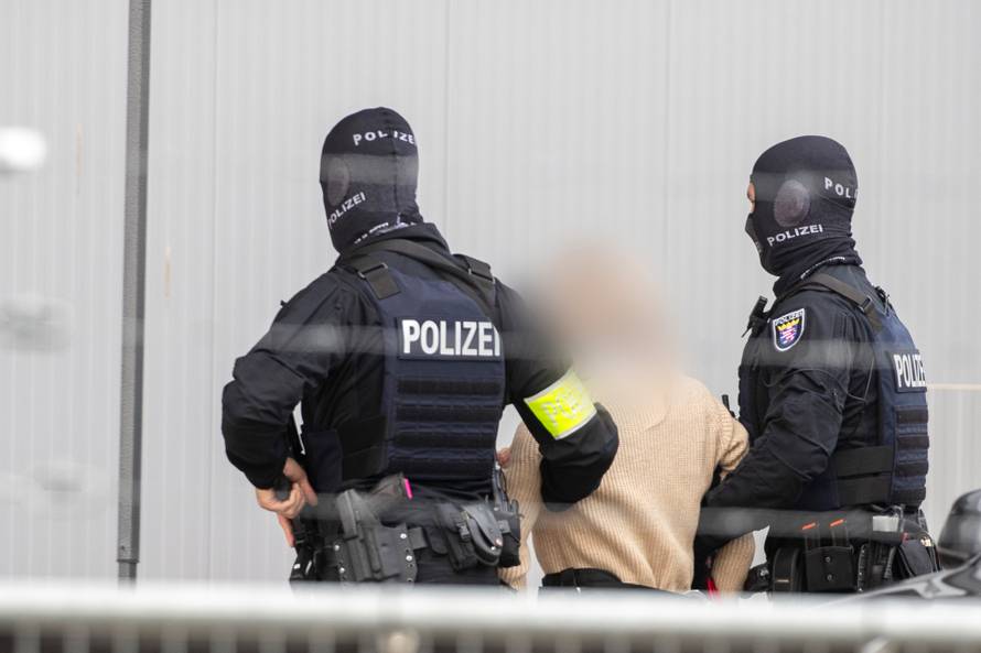 Trial against alleged "Reichsbürger" group