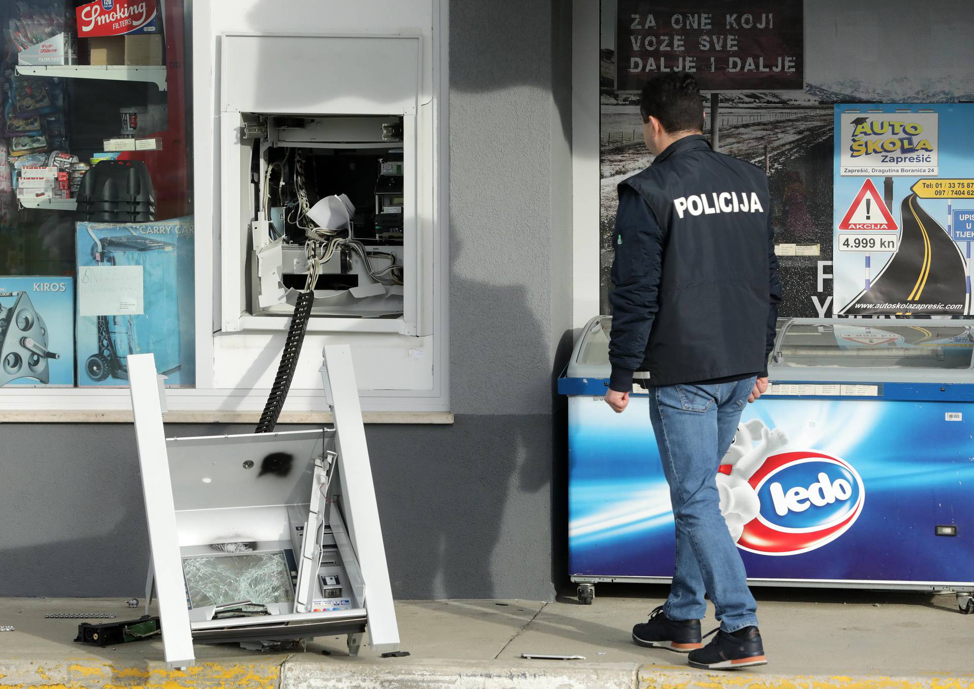 VIDEO Burna noć u Zaprešiću: Netko je eksplozivom raznio bankomat u blizini benzinske