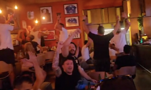 VIDEO Navijači Hajduka u velikom broju stigli u Tiranu! Pogledajte vatrenu atmosferu