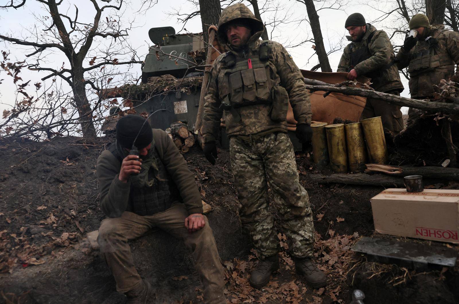 The Ukrainian service members fight and stay warm in the Donetsk region