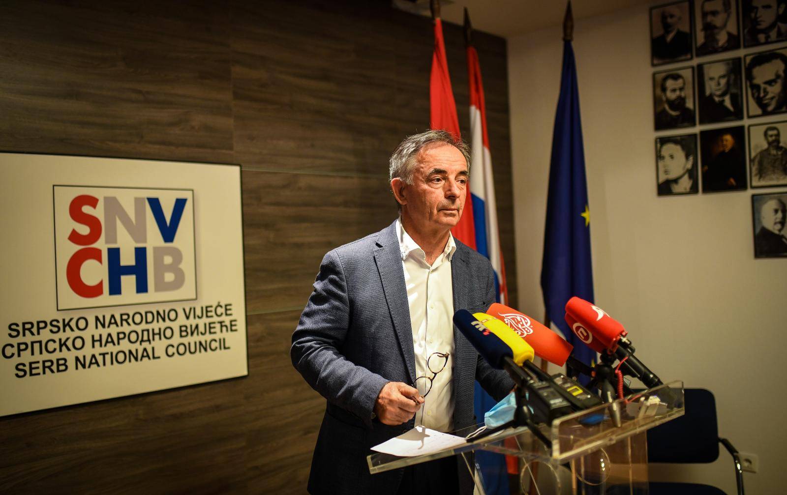 Uoči Dana srpskog jedinstva Milorad Pupovac je održao izvanrednu konferenciju za medije