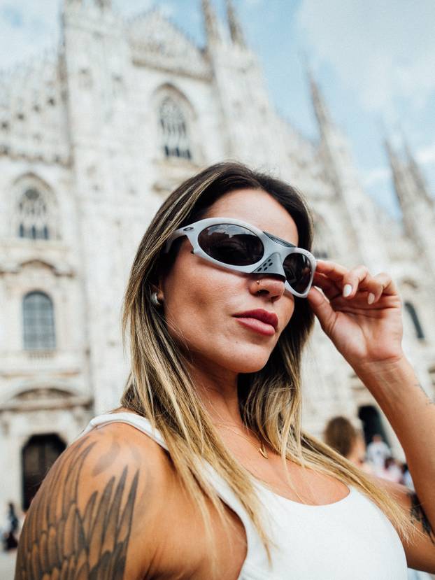 Fatalna Brazilka besplatno časti fanove intimnim fotografijama