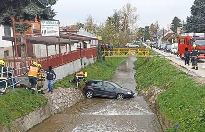 Autom izletio u potok u Vrapču