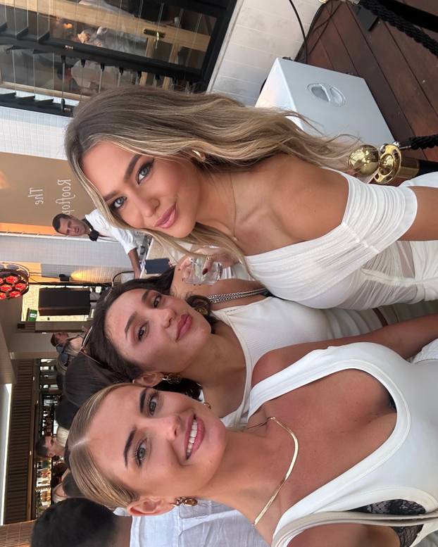 FOTO Unuka legende kriketa izazvala pomamu bez grudnjaka