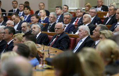 'Dosta agonije.  Uhvaćeni ste s rukom u pekmezu, odstupite!'