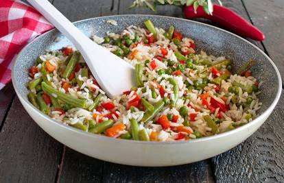 Lagana i zdrava ljetna večera: Hladni šareni rižoto s povrćem