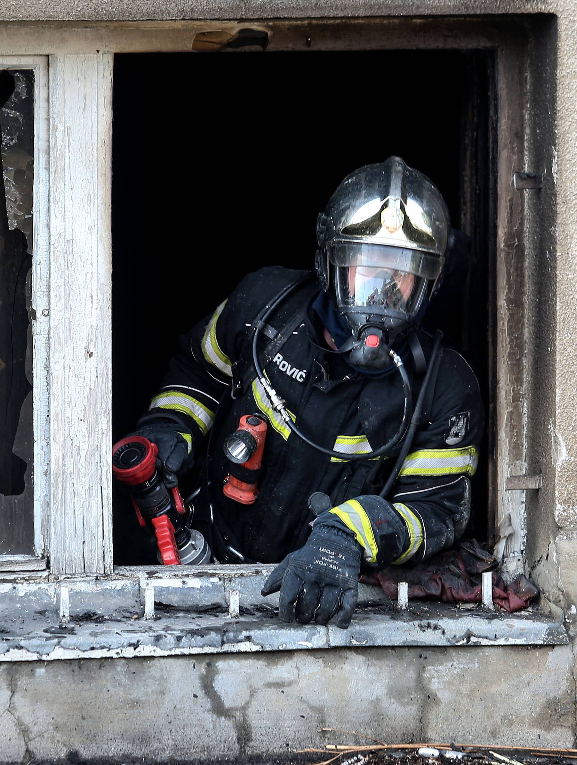 Dvoje ljudi ozlijeđeno u požaru podrumskog stana u Zagrebu