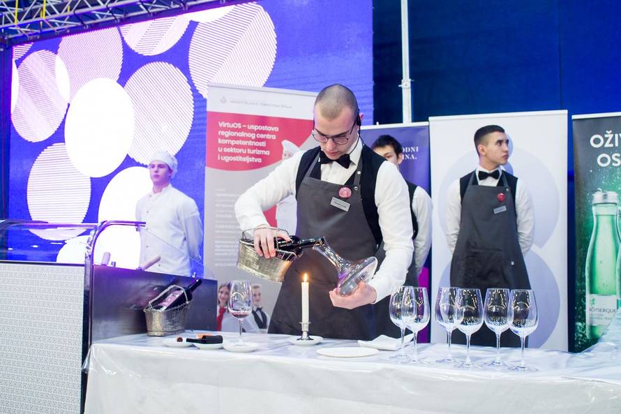 Učenici Ugostiteljsko-turističke škole Osijek prezentirali svoje vještine na WineOs sajmu