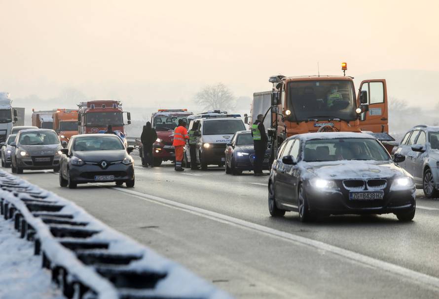 Zagreb: U sudaru automobila i ralice poginula jedna osoba