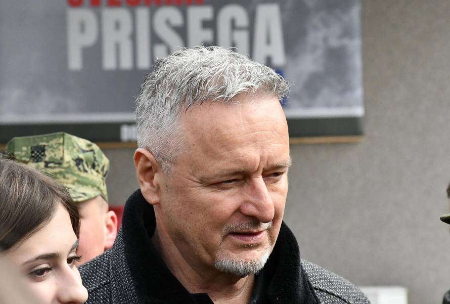 Na svečanoj prisegi ročnika u Požegi pozornost je privukla Diva Perković, kći pjevača Marka Perkovića Thompsona