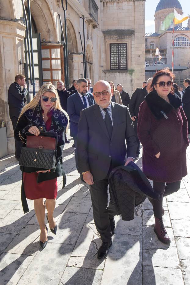 Dubrovnik: Zlatko Mateša u društvu djevojke Blanke prošetao Stradunom