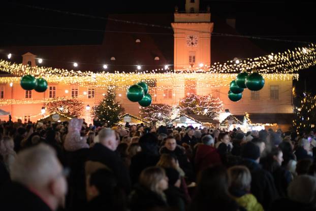 Osijek: Otvorenje Adventa uz koncert Danijele Martinović