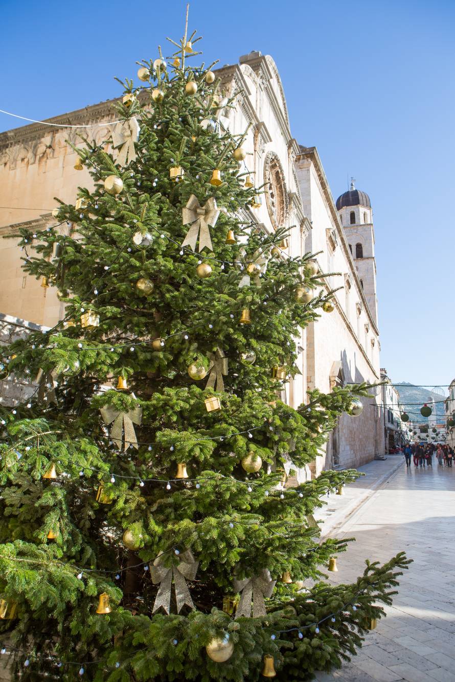 Bilo kuda, Advent svuda: Evo kako izgledaju hrvatski gradovi