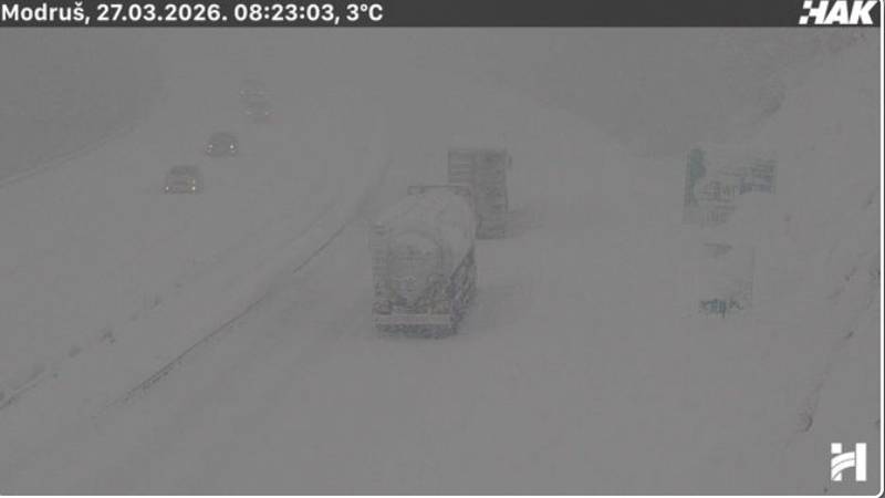 FOTO Zatvorili dio A1. HAK: 'Ne krećite na put'. Nesreća na A4, nastala kilometarska kolona...