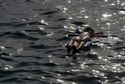 FOTO Spas od paklenog vala mnogi su potražili u rijekama i morima: Plaže krcate turistima