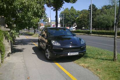 Na biciklističkoj stazi parkirao je Porsche od 600 000 kuna