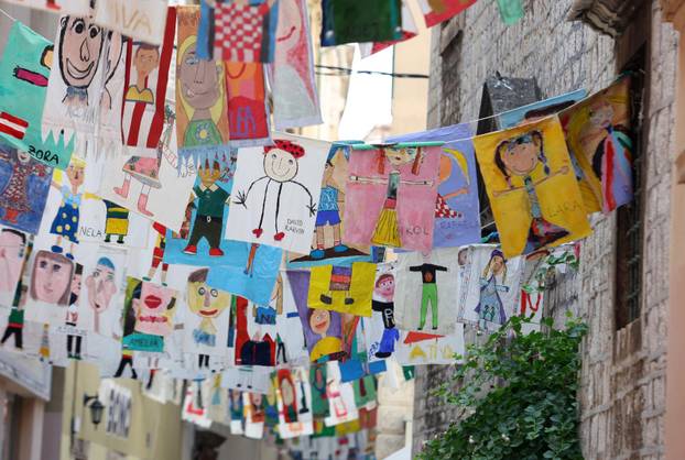 Šibenik: Šarene zastavice najavljuju po?etak 65. Me?unarodnog dje?jeg festivala