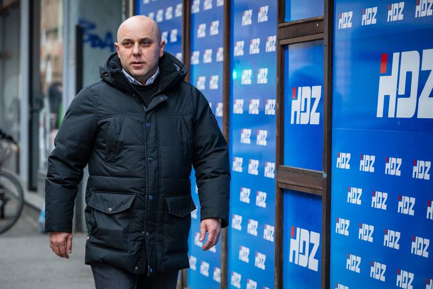 Zagreb: Dolazak članova HDZ-a na sjednicu Predsjedništva i Nacionalnog odbora stranke