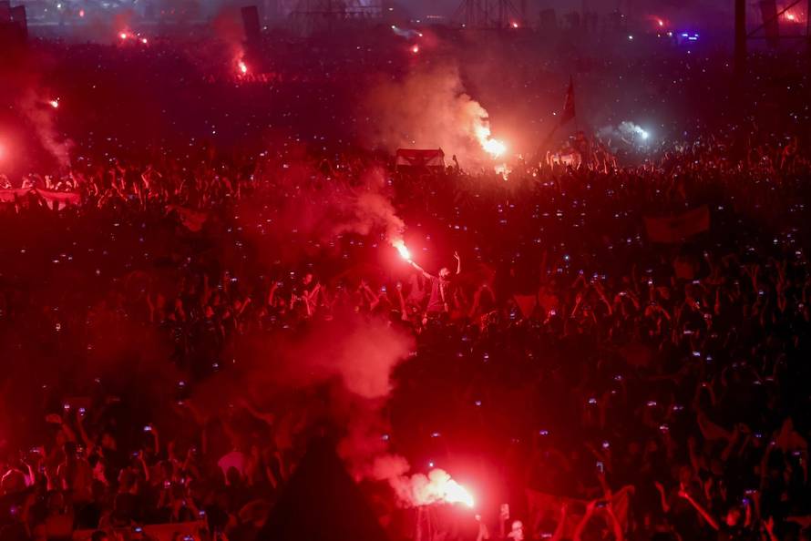 Zagreb: Euforija i bakljada na koncertu Marka Perkovića Thompsona