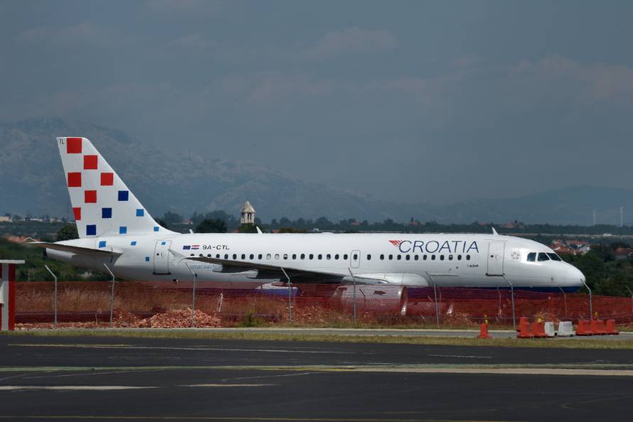 Avion CA u Zadru: 'Čekali smo satima, osjećamo se prevareno'