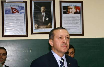 Turski premijer Erdogan Iraku prijeti sankcijama
