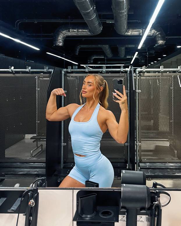 FOTO Fitness ikona ruši sve nerealne standarde ljepote: Evo što se krije iza savršenog tijela