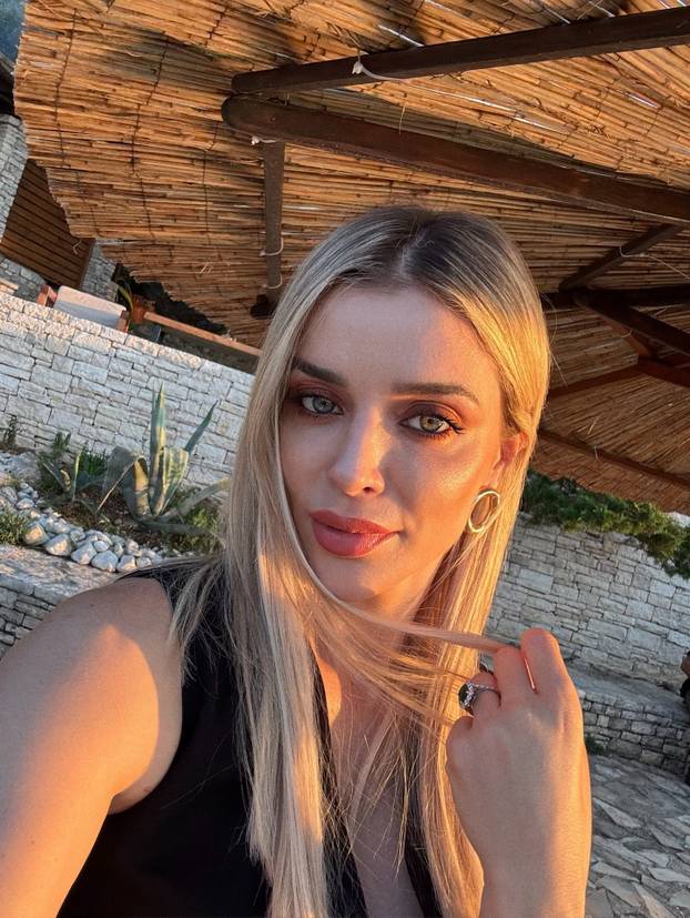 FOTO Naša prekrasna novinarka zaljubila se u ikonu Reala. Brak im je kao iz bajke, dobili i sina