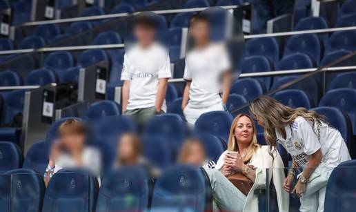 FOTO Luka Modrić se oprašta od Reala, a supruga Vanja i djeca srčano ga bodre s tribina...