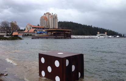 Riješen misterij 'mega kockice' koju su pronašli na obali jezera